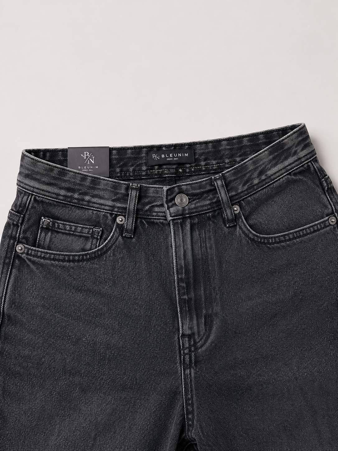 Relaxed Tapered Jeans – Vintage Black