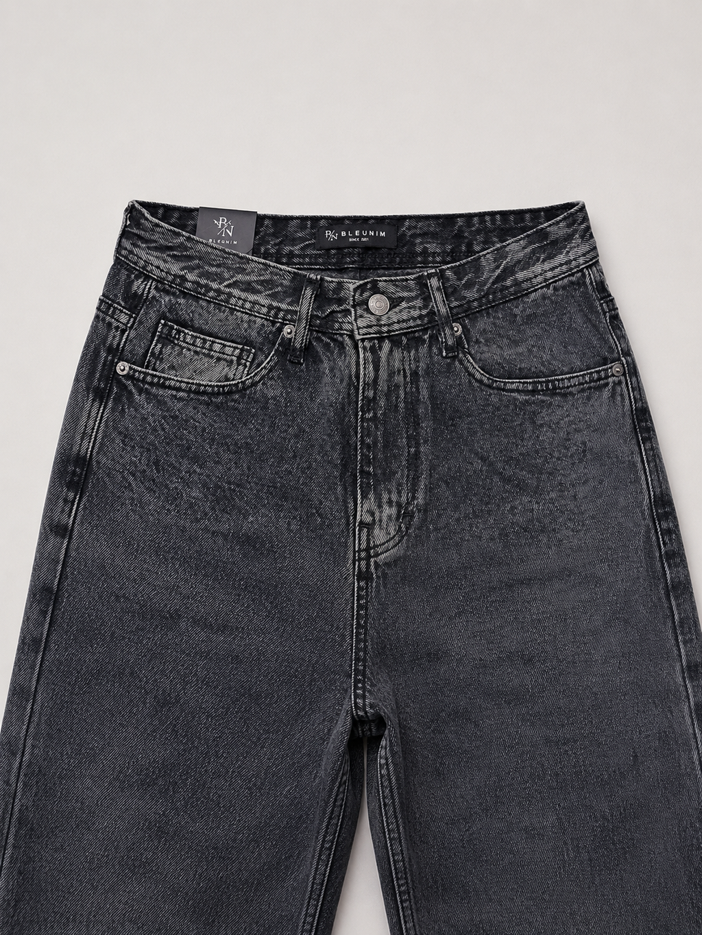 Relaxed Tapered Jeans – Vintage Black