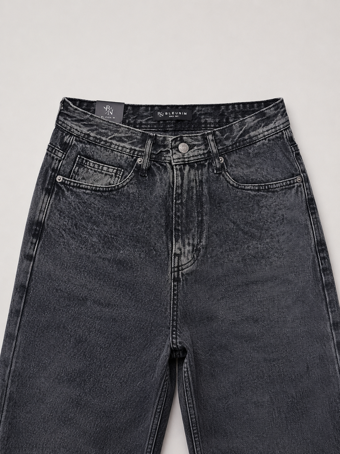 Relaxed Tapered Jeans – Vintage Black