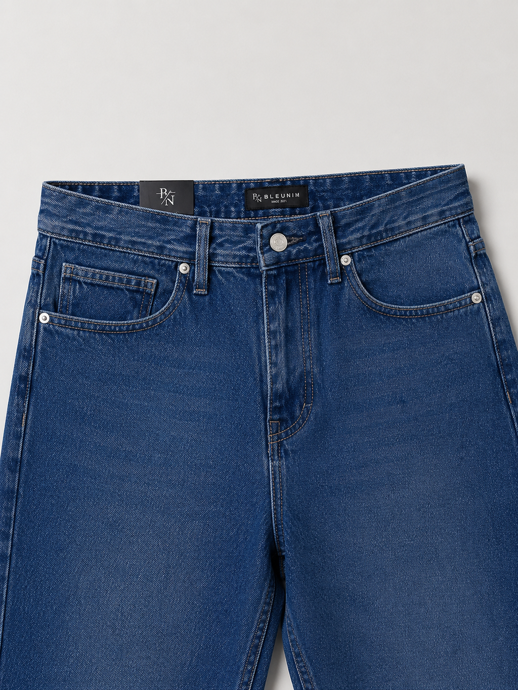 Relaxed Tapered Jeans – Classic Blue
