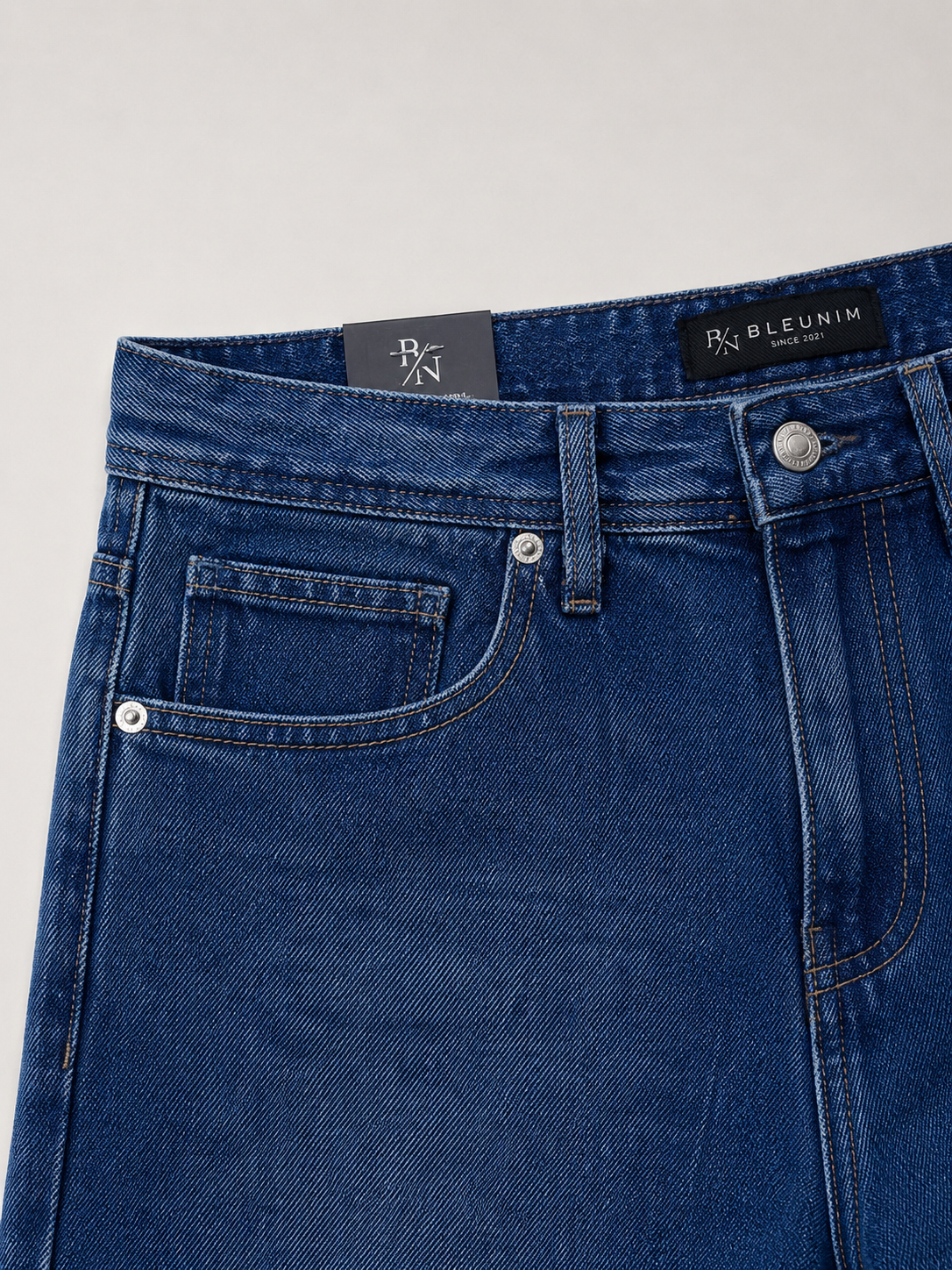 Relaxed Tapered Jeans – Classic Blue